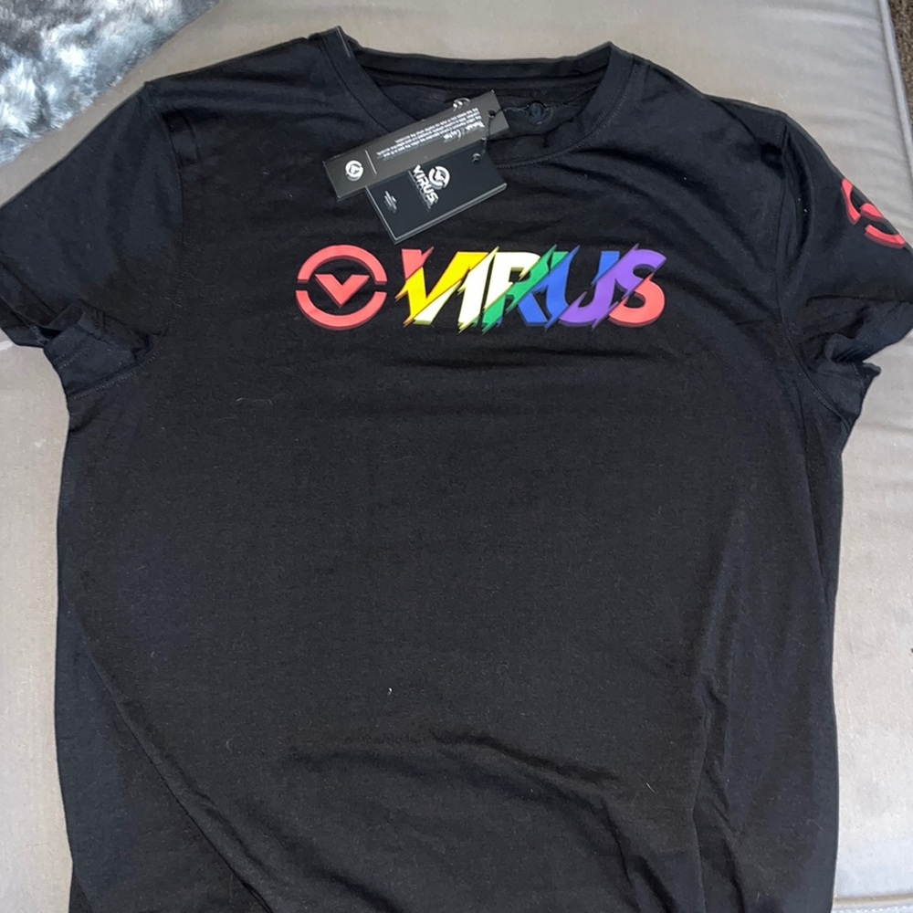 2XL new w/tags Virus INT’L womens pride21 tee